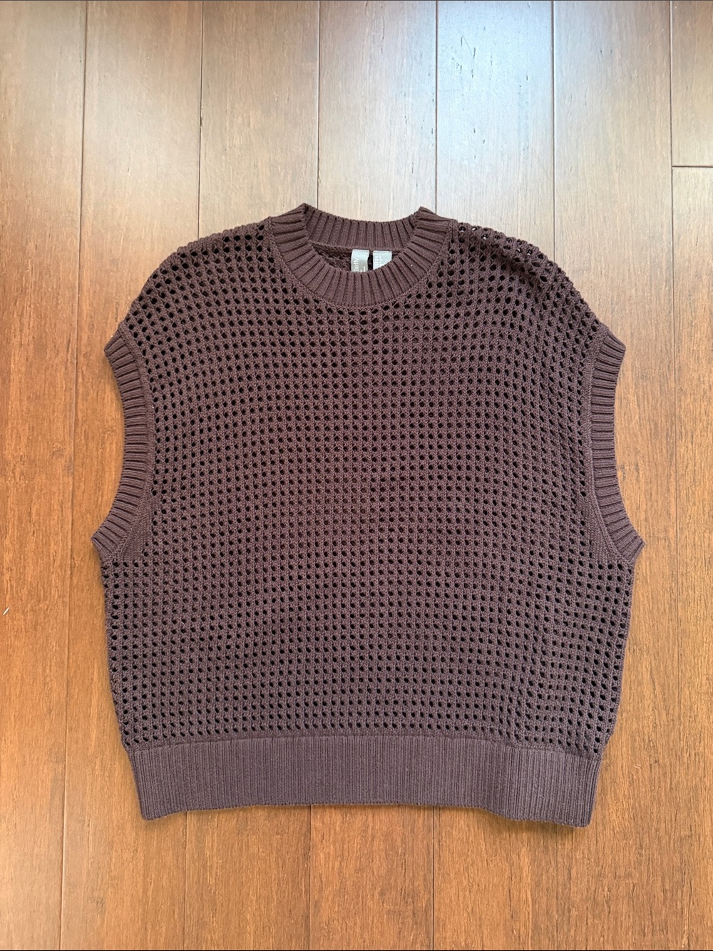 Sweaty Betty Men's Open-Weave Sleeveless Crewneck Sweater Vest — Dark Brown